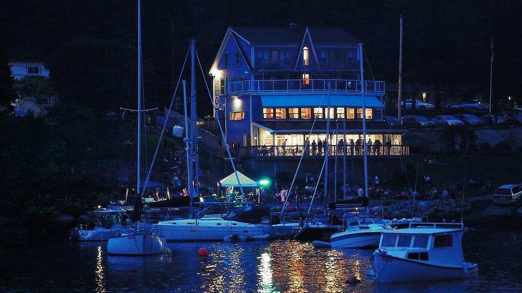 The Tuna Blue Inn Hubbards Exteriér fotografie